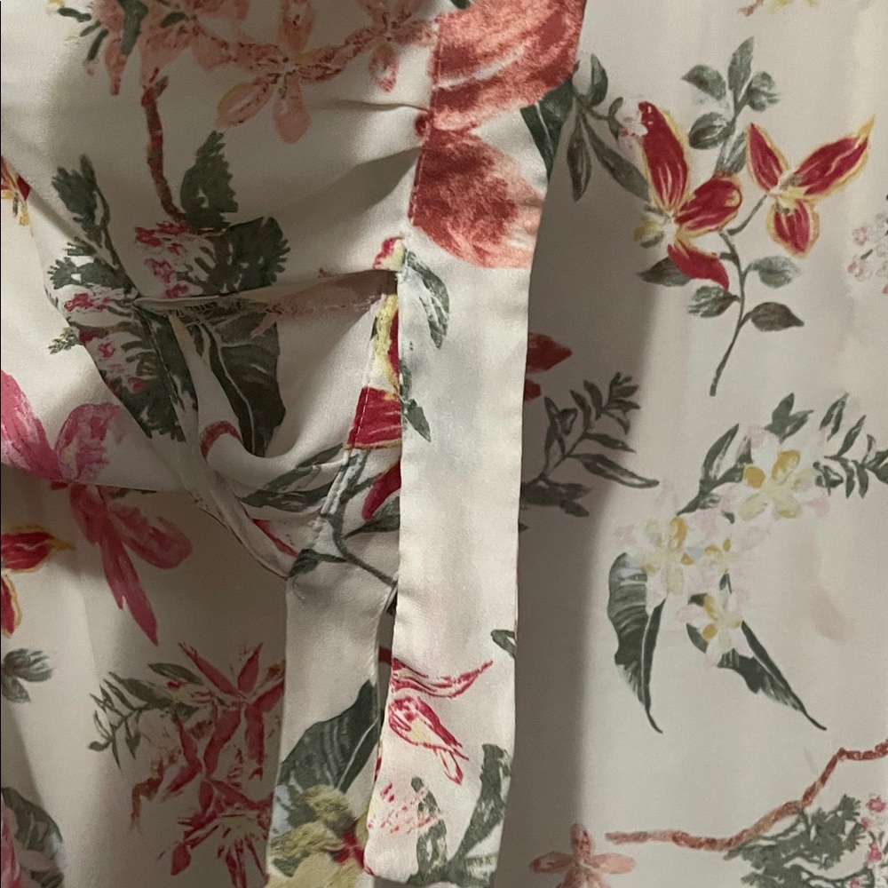 Violet & Claire Multicolor Floral V-Neck Blouse